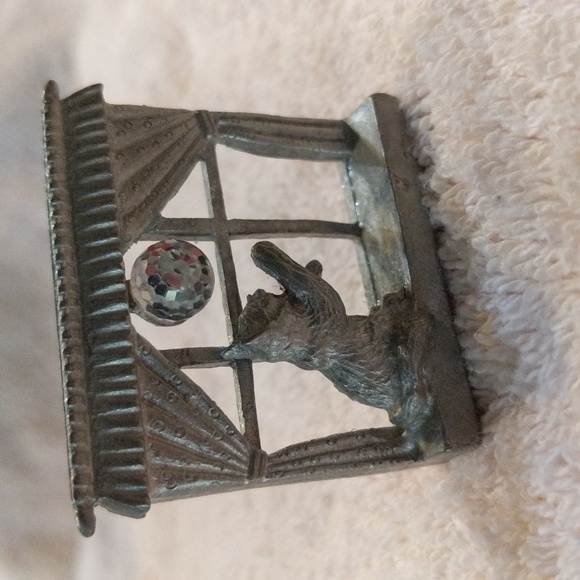 Spoontiques Pewter Cat In The Window Playing with Crystal Ball Figurine - Picture 6 of 6